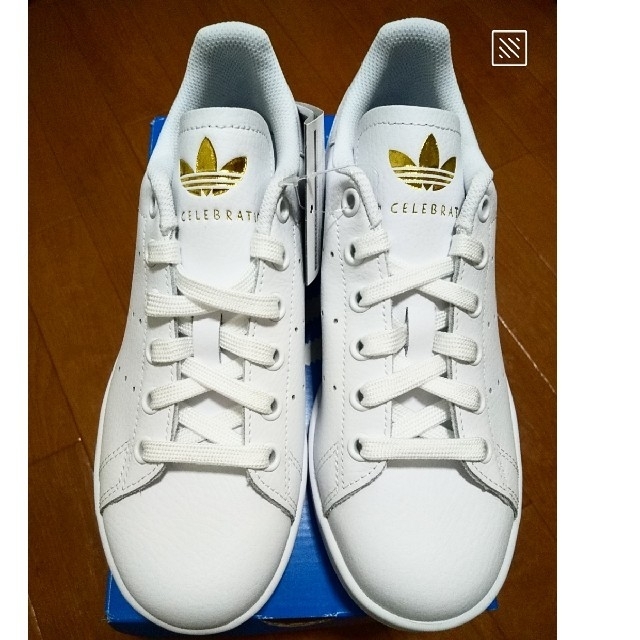 adidas(アディダス)の記念モデル⭐22/22.5㎝  希少カラー ホワイト レア 白 限定 ゴールド レディースの靴/シューズ(スニーカー)の商品写真