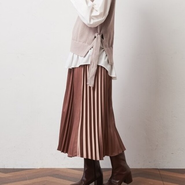 natural couture(ナチュラルクチュール)の上品サテンプリーツスカート レディースのスカート(ロングスカート)の商品写真