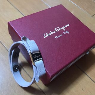 サルヴァトーレフェラガモ(Salvatore Ferragamo)のフェラガモ　ヴァラ　リボン　レザーブレスレット　ピンク(ブレスレット/バングル)