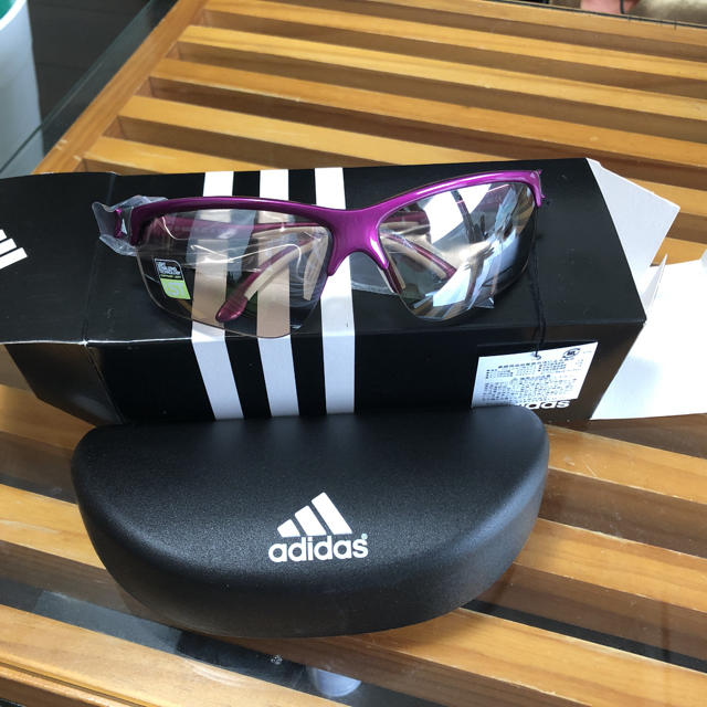 adidas(アディダス)のアディダス サングラス 新品未使用 aditista S UVカット レディースのファッション小物(サングラス/メガネ)の商品写真