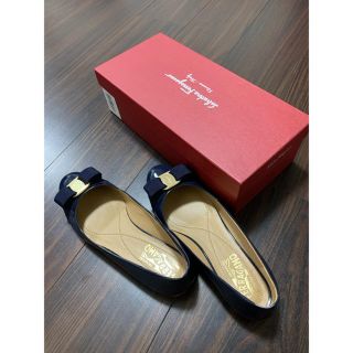 サルヴァトーレフェラガモ(Salvatore Ferragamo)の【正規品】フェラガモフラットシューズ (バレエシューズ)