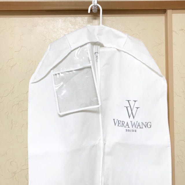 Vera Wang(ヴェラウォン)の【 miwa15様専用】VERAWANG ヴェラウォン  ハンガー　ドレスカバー レディースのフォーマル/ドレス(ウェディングドレス)の商品写真