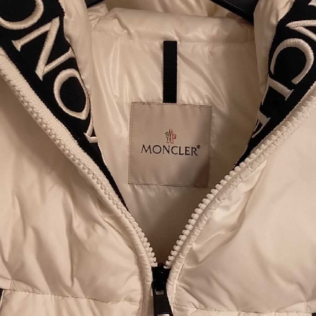 MONCLER(モンクレール)の希少！モンクレール モンクラー ホワイト1 メンズのジャケット/アウター(ダウンジャケット)の商品写真