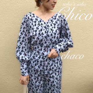 フーズフーチコ(who's who Chico)の僅か⚠️新品タグ🌷¥6372【Chico】バックレースアップ花柄ブラウス(シャツ/ブラウス(長袖/七分))