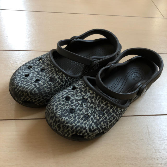 crocs(クロックス)のクロックス　サンダル　サイズJ 1    キッズ/ベビー/マタニティのキッズ靴/シューズ(15cm~)(サンダル)の商品写真