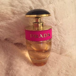 プラダ(PRADA)のPRADA CANDY ♡20ml(香水(女性用))