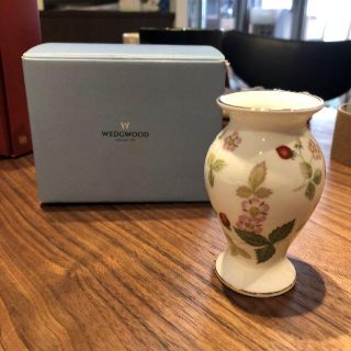 ウェッジウッド(WEDGWOOD)のWEDGWOOD WILD STRAWBERRY 小花瓶(花瓶)