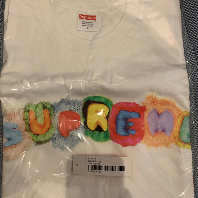 L supreme pillows tee