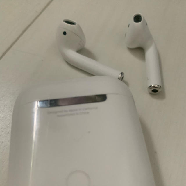 Apple(アップル)のAirPods スマホ/家電/カメラのオーディオ機器(ヘッドフォン/イヤフォン)の商品写真