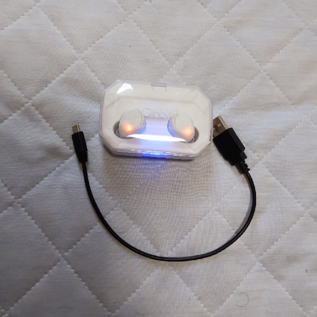  ワイヤレスイヤホン Bluetooth ホワイト スマホ/家電/カメラのオーディオ機器(ヘッドフォン/イヤフォン)の商品写真