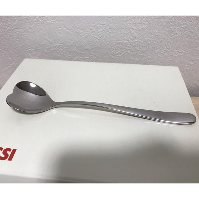 ALESSI(アレッシィ)のALESSI アレッシー ハート型スプーン5本セット未使用 インテリア/住まい/日用品のキッチン/食器(カトラリー/箸)の商品写真