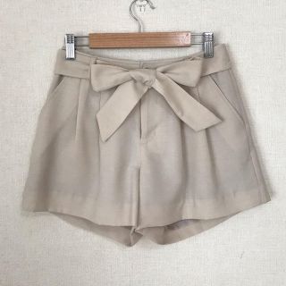 グローブ(grove)のgrove ウエストリボン タックショートパンツ ベージュ Ｓ 夏(ショートパンツ)