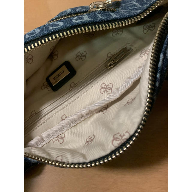 GUESS(ゲス)のGUESS バッグ メンズのバッグ(ボディーバッグ)の商品写真