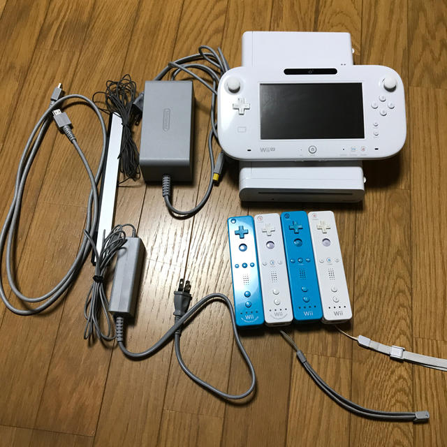 Nintendo WiiU本体(32 GB)+Wiiリモコン他 - 家庭用ゲーム本体 Nintendo WiiU本体(32 GB)+Wiiリモコン他 - 家庭用ゲーム本体