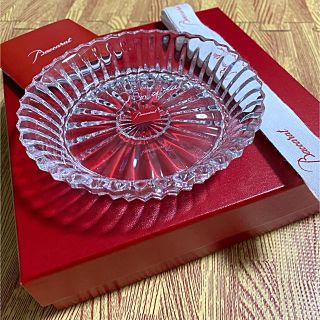 バカラ(Baccarat)の【未使用品】Baccarat ミルニュイディッシュ(箱・リボン付)(食器)