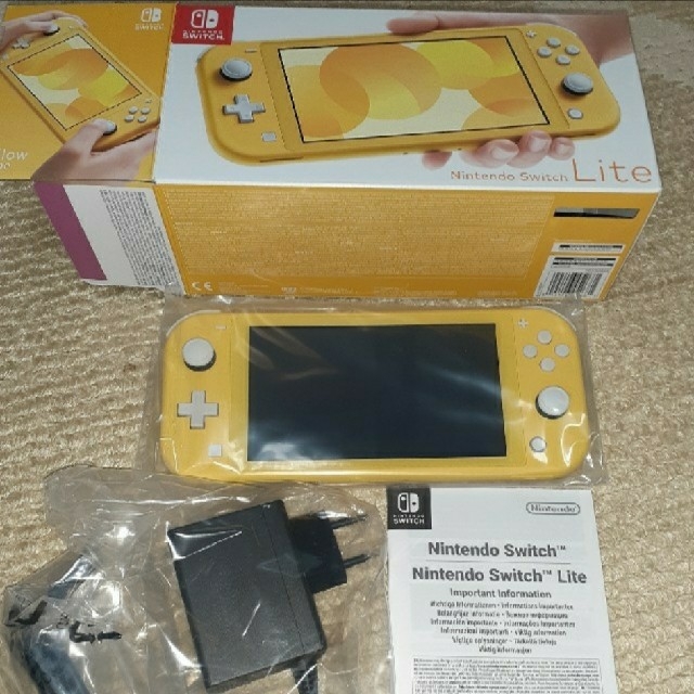 Nintendo Switch(ニンテンドースイッチ)のSwitchライト　本体 エンタメ/ホビーのゲームソフト/ゲーム機本体(携帯用ゲーム機本体)の商品写真