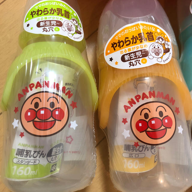 アンパンマン(アンパンマン)の本日削除。アンパンマンの哺乳瓶4点セット新品未使用 キッズ/ベビー/マタニティの授乳/お食事用品(哺乳ビン)の商品写真