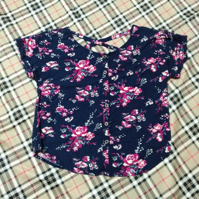 FOREVER 21(フォーエバートゥエンティーワン)のforever21 花柄シャツ キッズ/ベビー/マタニティのキッズ服女の子用(90cm~)(Tシャツ/カットソー)の商品写真