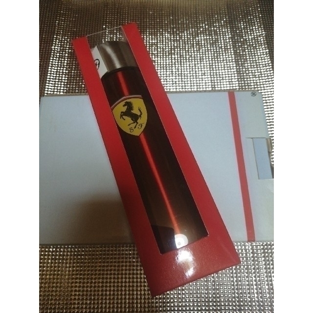 Ferrari(フェラーリ)の【新品、マルボロ当選品】Ferrari ステンレスボトル 500ml 魔法瓶 水 キッズ/ベビー/マタニティの授乳/お食事用品(水筒)の商品写真