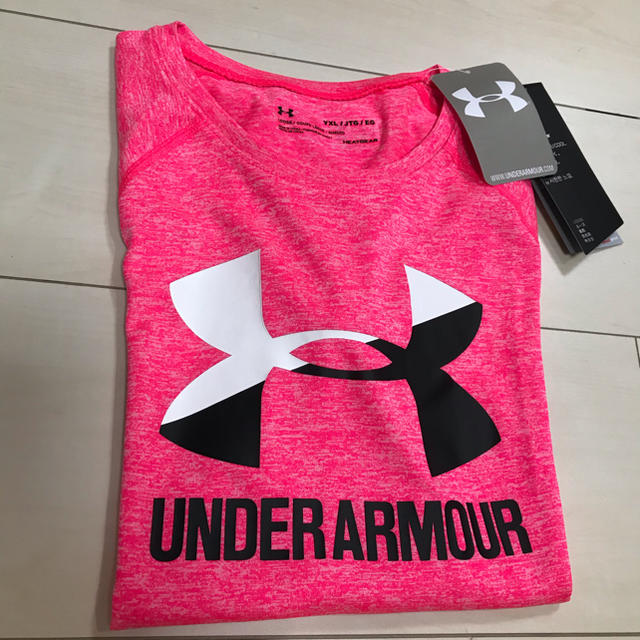 UNDER ARMOUR(アンダーアーマー)の新品　アンダーアーマー　ガールズTシャツ　YXL レディースのトップス(Tシャツ(半袖/袖なし))の商品写真