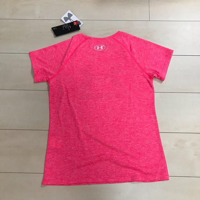 UNDER ARMOUR(アンダーアーマー)の新品　アンダーアーマー　ガールズTシャツ　YXL レディースのトップス(Tシャツ(半袖/袖なし))の商品写真