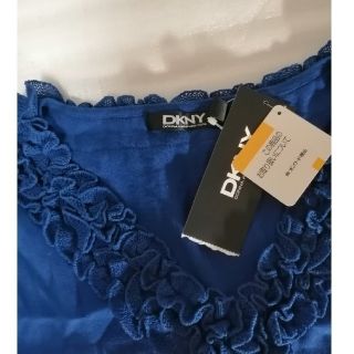 ダナキャランニューヨーク(DKNY)の新品タグ付き　未使用　DKNY 　カットソー　ブルー(シャツ/ブラウス(半袖/袖なし))