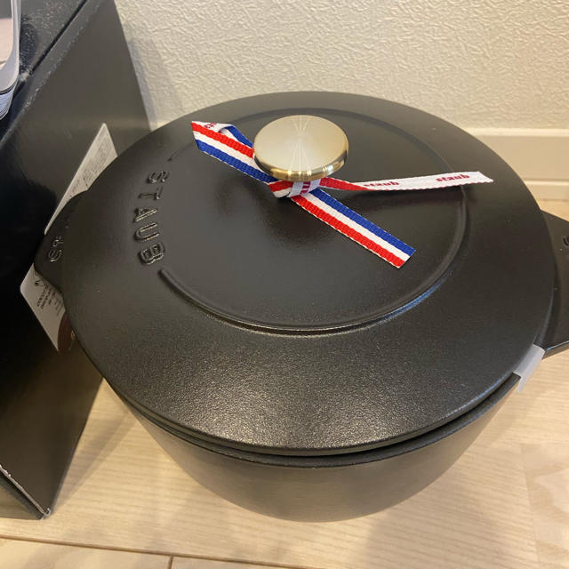 STAUB(ストウブ)の限定サイズ　Staub ライスポット 20cm ブラック インテリア/住まい/日用品のキッチン/食器(鍋/フライパン)の商品写真