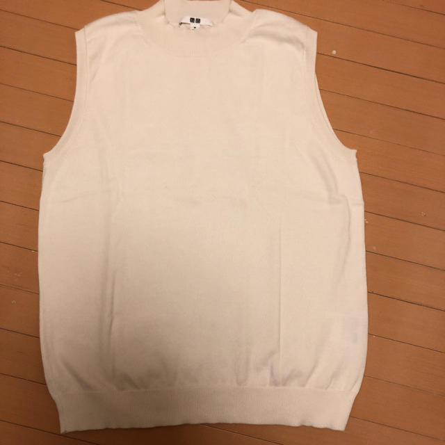 3点セット　カットソー　ユニクロ　gu他　ノースリーブ レディースのトップス(Tシャツ(半袖/袖なし))の商品写真