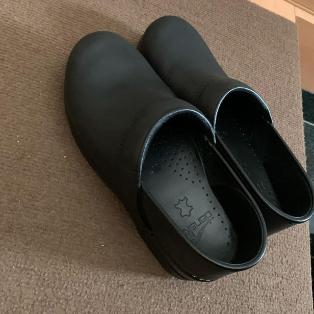 ダンスコ 黒 サイズ38 レディースの靴/シューズ(ローファー/革靴)の商品写真