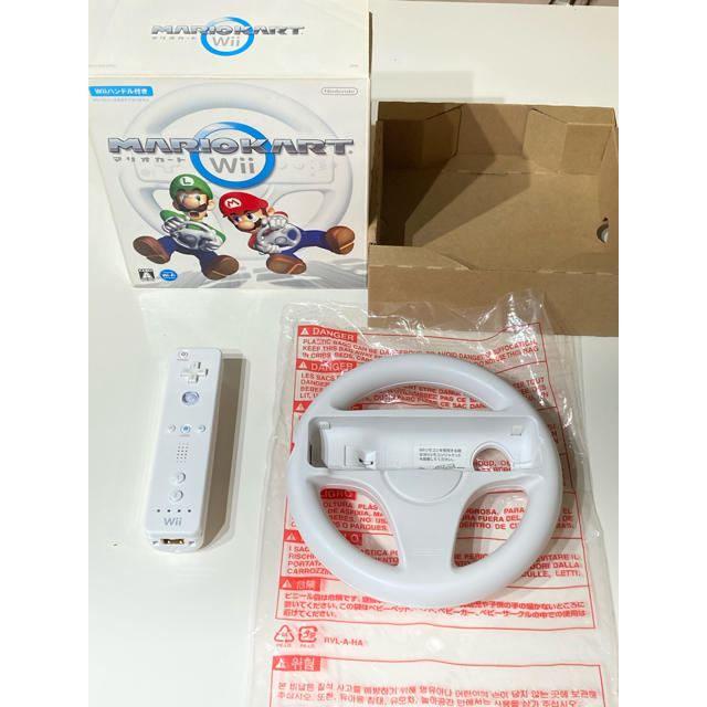 Wii(ウィー)のWii リモコン　Wiiハンドル セット　美品  エンタメ/ホビーのゲームソフト/ゲーム機本体(家庭用ゲーム機本体)の商品写真