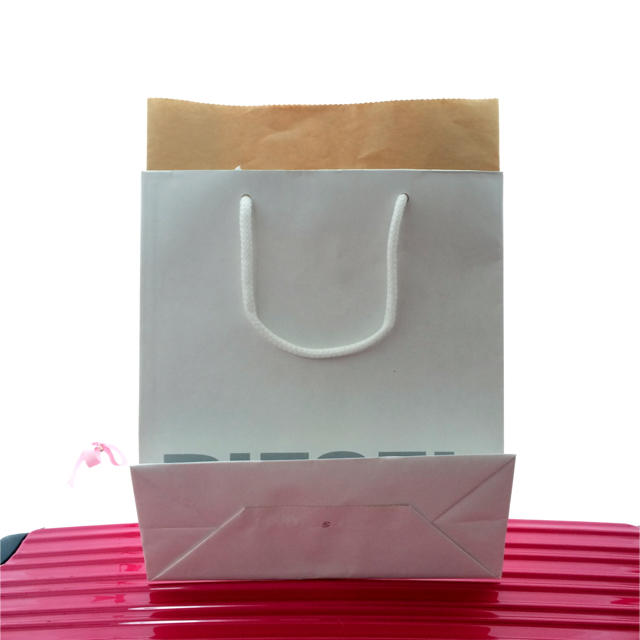 DIESEL(ディーゼル)のDIESEL 紙袋 レディースのバッグ(ショップ袋)の商品写真
