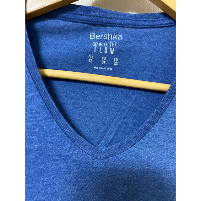 Bershka(ベルシュカ)の【美品】Bershka ブルーTシャツ　Vネック メンズのトップス(Tシャツ/カットソー(半袖/袖なし))の商品写真