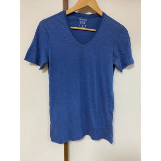 ベルシュカ(Bershka)の【美品】Bershka ブルーTシャツ　Vネック(Tシャツ/カットソー(半袖/袖なし))