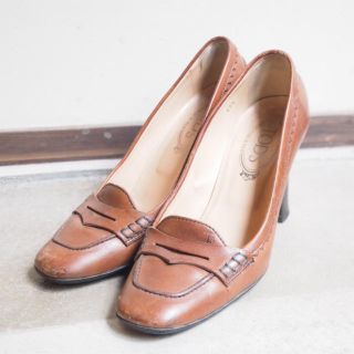 トッズ(TOD'S)のTOD’Sの革靴　キャメルカラー　パンプス　サイズ24.5センチ(ハイヒール/パンプス)