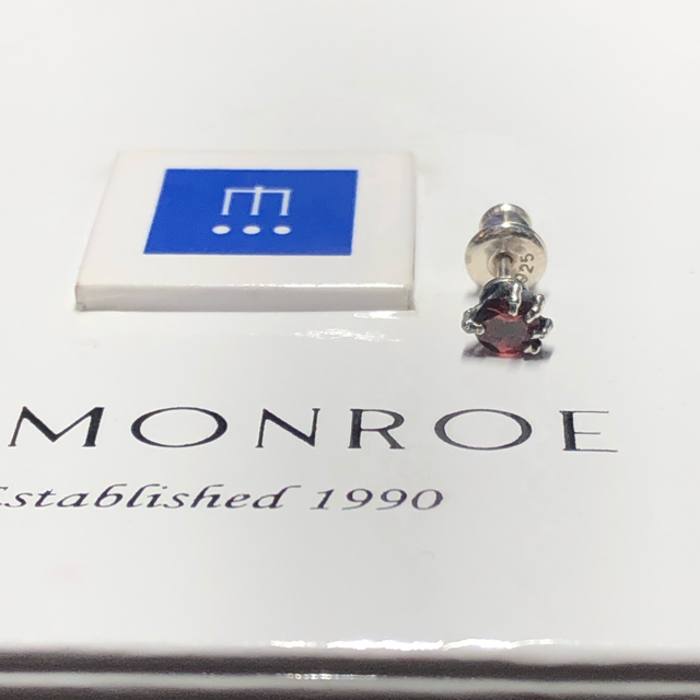 Dr.MONROE(ドクターモンロー)の【値下げ】Dr.MONROE 片耳 1p ボーンハンドピアス　ドクターモンロー  メンズのアクセサリー(ピアス(片耳用))の商品写真