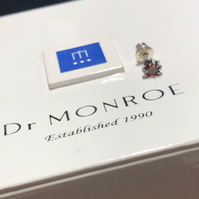 Dr.MONROE(ドクターモンロー)の【値下げ】Dr.MONROE 片耳 1p ボーンハンドピアス　ドクターモンロー  メンズのアクセサリー(ピアス(片耳用))の商品写真