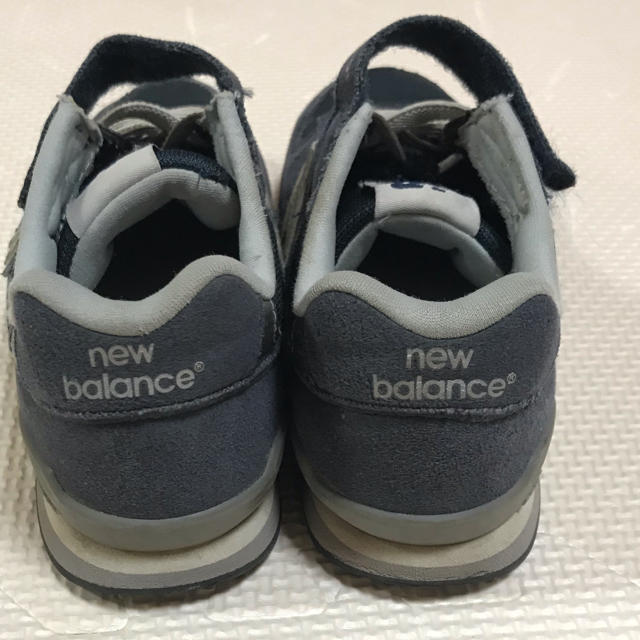 New Balance(ニューバランス)のニューバランス 紺色  子供 キッズ/ベビー/マタニティのキッズ靴/シューズ(15cm~)(スニーカー)の商品写真