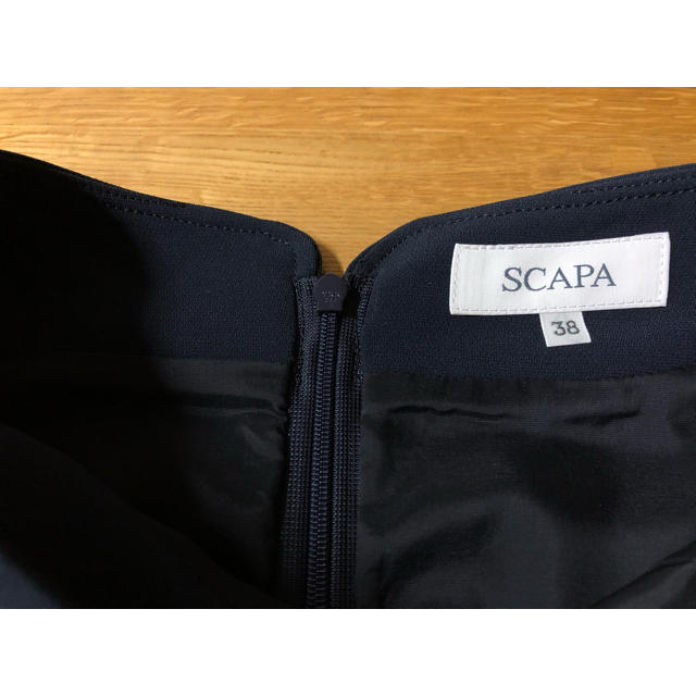 SCAPA(スキャパ)の【新品タグなし】【値下げしました！】SCAPA スカート　濃紺 レディースのスカート(ひざ丈スカート)の商品写真