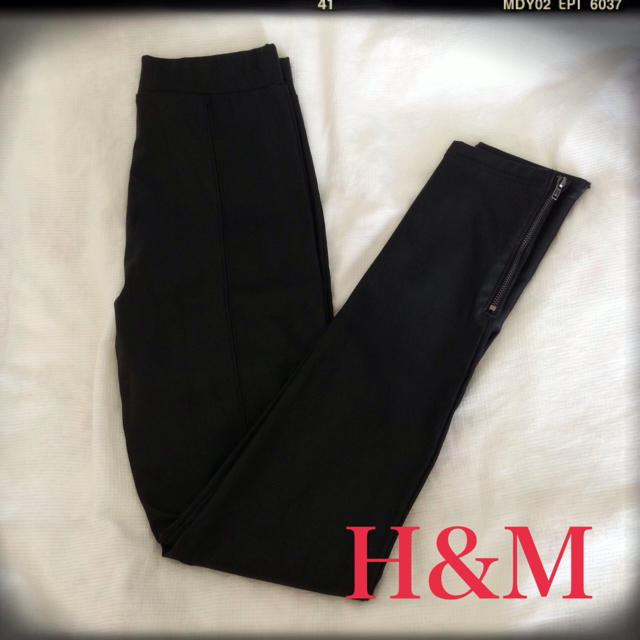 H&M(エイチアンドエム)のH&M♡フェイクレザーパギンス レディースのパンツ(デニム/ジーンズ)の商品写真