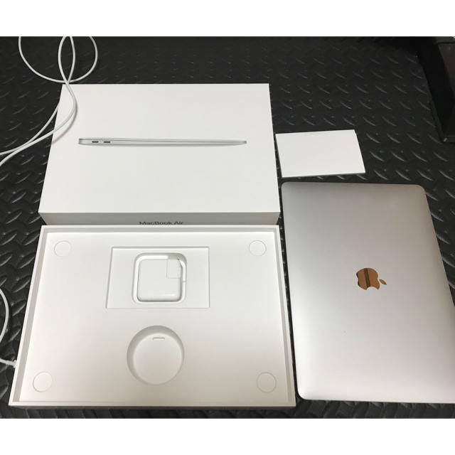 Mac Book Air 13.3インチ 128GB シルバー MVFK2J/A