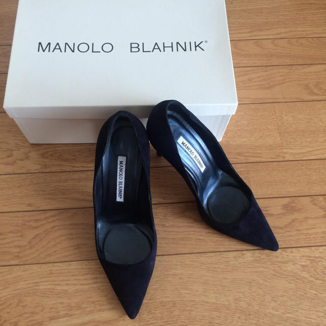 MANOLO BLAHNIK(マノロブラニク)のマノロブラニク ネイビーパンプス レディースの靴/シューズ(ハイヒール/パンプス)の商品写真