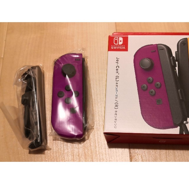 Nintendo Switch(ニンテンドースイッチ)の【Switch】Joy-Con ジョイコン パープル 紫 左のみ エンタメ/ホビーのゲームソフト/ゲーム機本体(携帯用ゲーム機本体)の商品写真