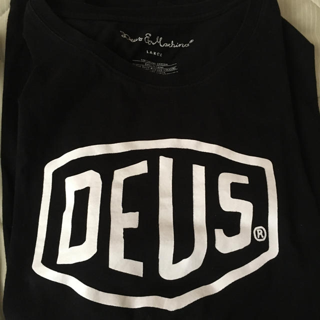 Deus ex Machina(デウスエクスマキナ)のデウスエクスマキナ　tシャツ メンズのトップス(Tシャツ/カットソー(半袖/袖なし))の商品写真