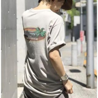 ドゥーズィエムクラス(DEUXIEME CLASSE)の美品！ドゥーズィエムクラス　バックプリント　Tシャツ(Tシャツ(半袖/袖なし))