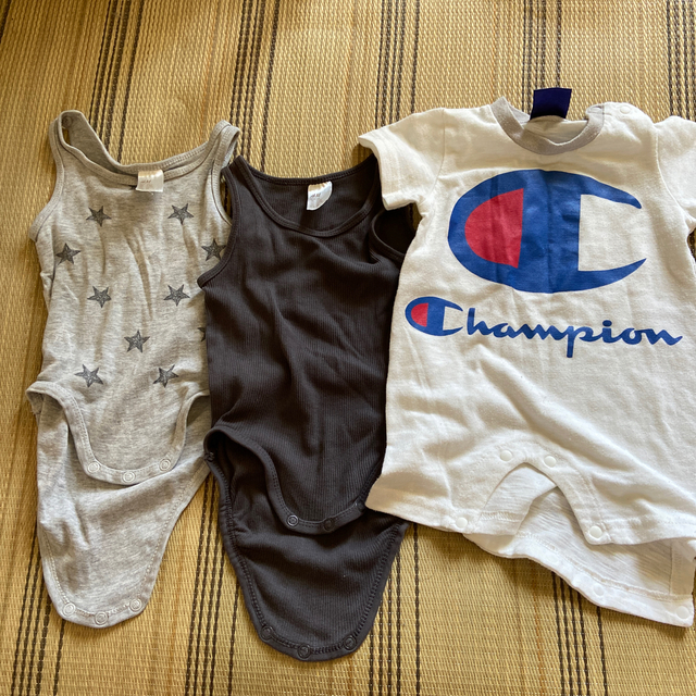 Champion(チャンピオン)のノースリーブロンパースとチャンピオンロンパース キッズ/ベビー/マタニティのベビー服(~85cm)(ロンパース)の商品写真