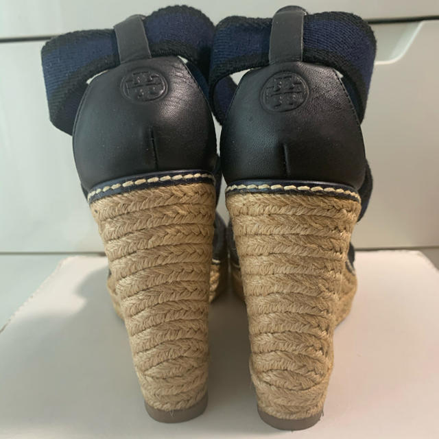 Tory Burch(トリーバーチ)のトリーバーチ　ブラックキャンバス　ウエッジ　サンダル レディースの靴/シューズ(サンダル)の商品写真