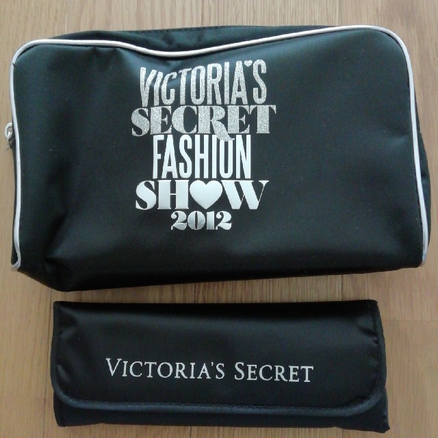 Victoria's Secret(ヴィクトリアズシークレット)の【値下げ】Victoria's secret  ポーチ レディースのファッション小物(ポーチ)の商品写真