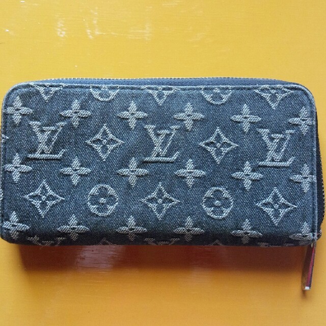 LOUIS VUITTON　財布