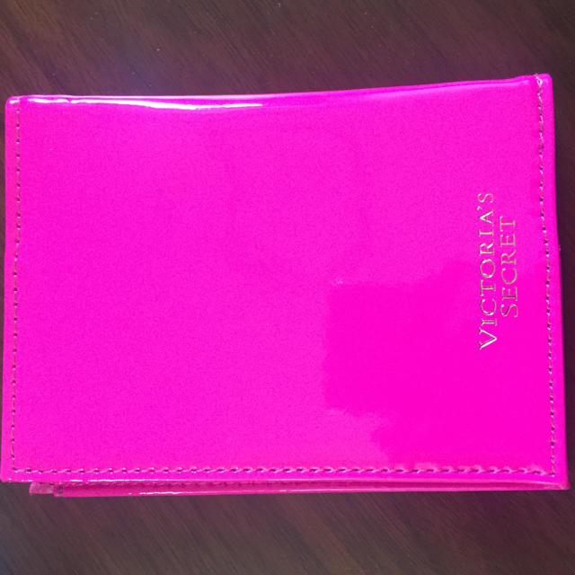 Victoria's Secret(ヴィクトリアズシークレット)のヴィクトリアシークレットパスポートケース その他のその他(その他)の商品写真