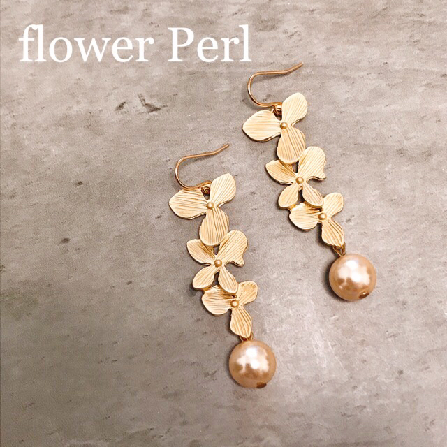 3連flower Perl  pierce